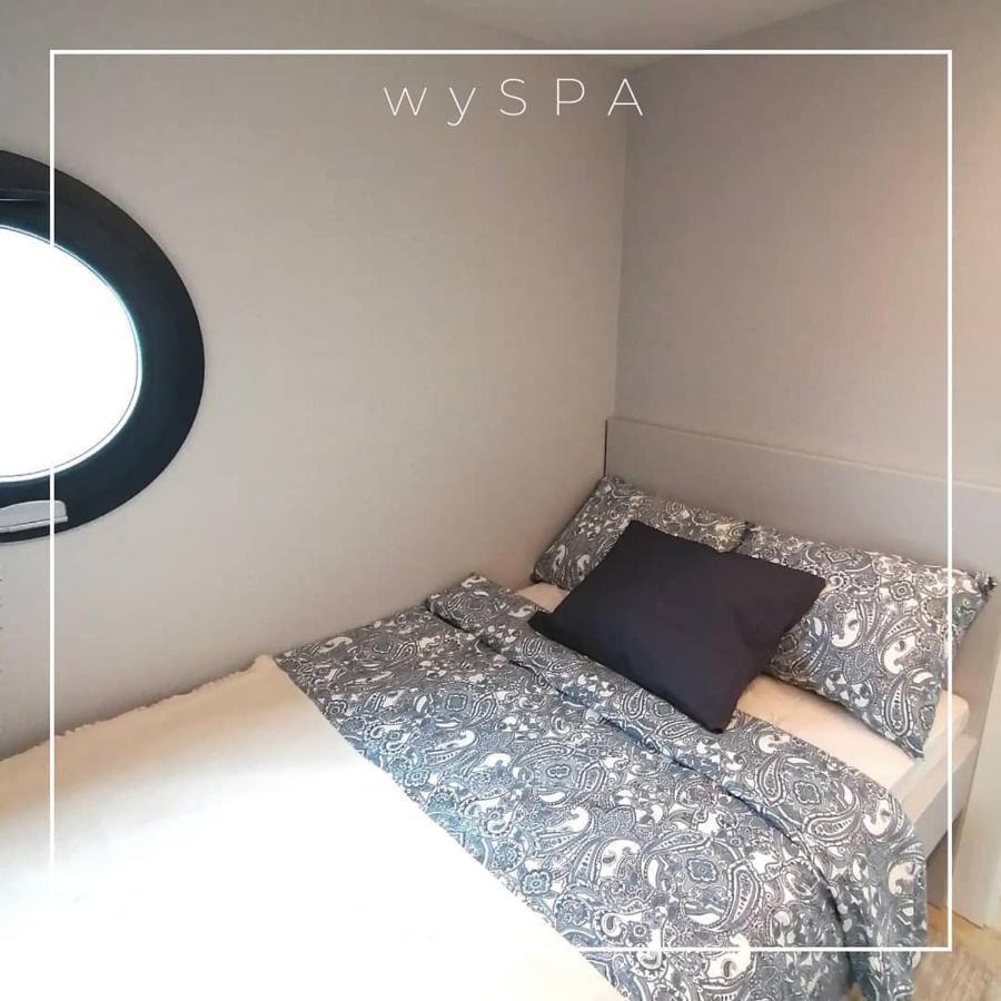 Wyspa Kaszuby-Domki Na Wodzie โอสทรึเซ ภายนอก รูปภาพ